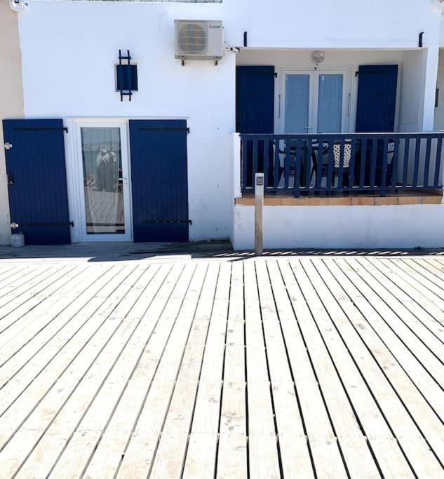 Cabanon Les Pieds Dans L'eau… *