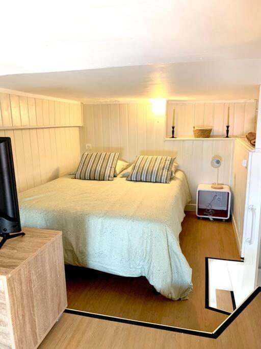 Cabanon Les Pieds Dans L'eau… *