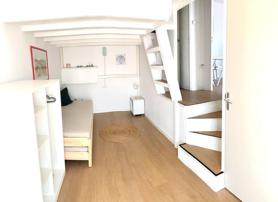 Cabanon Les Pieds Dans L'eau… Marseilles